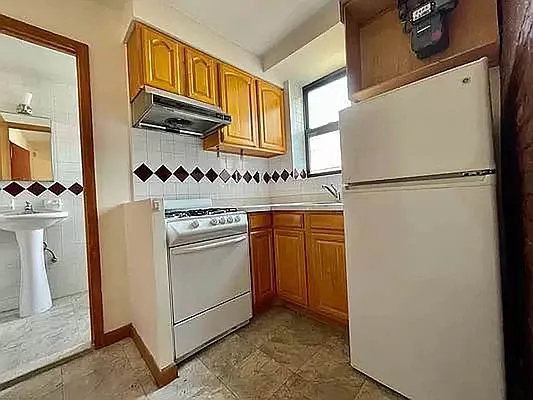 Rented by J PRESTON AND ASSOCIATES INC | media 8