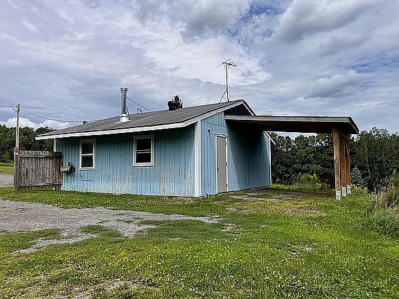 4th image of 1074 North Rd