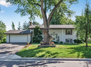 2460 Xylon Ave N, Golden Valley, MN 55427