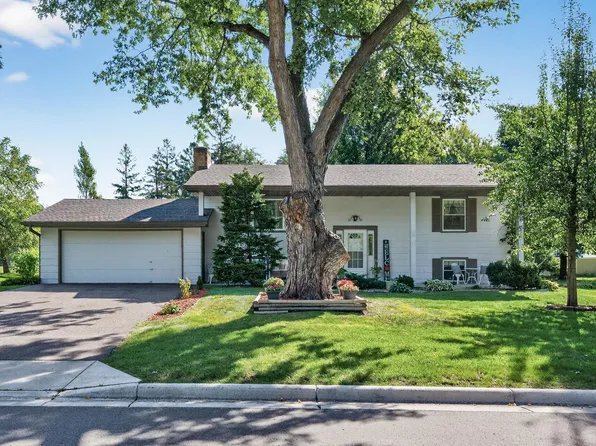 2460 Xylon Ave N, Golden Valley, MN 55427