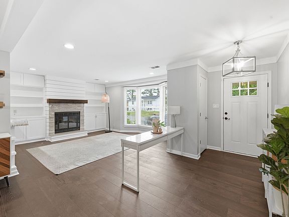 3rd image of 307 Paragon Mills Rd