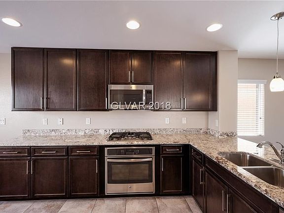 Huge Kitchen with lots of Storage
