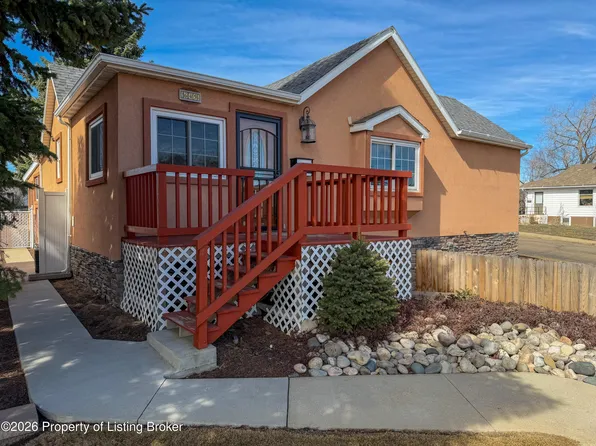 645 3rd Ave W, Dickinson, ND 58601