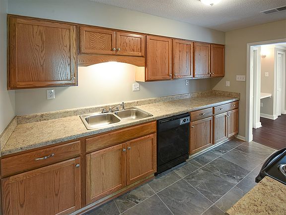 5th image of 2724 Lakeside Dr