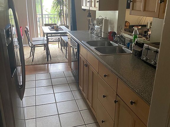 3rd image of 1128 Ocean Park Blvd #209
