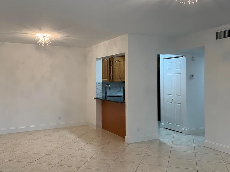 617 Sea Pine Way #D2 — Photo 2