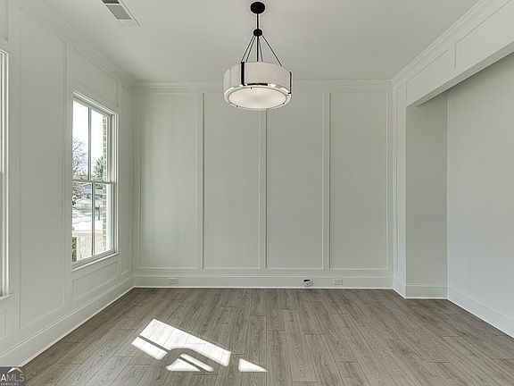 4th image of 450 Thunder Rd