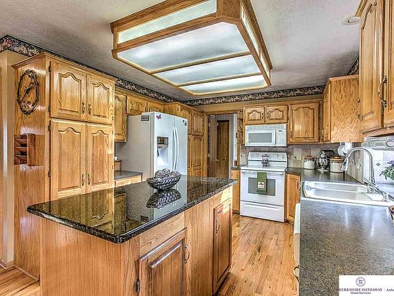 5th image of 15205 Summerwood Dr