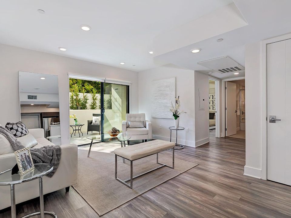 1st image of 5030 Rosewood Ave #402