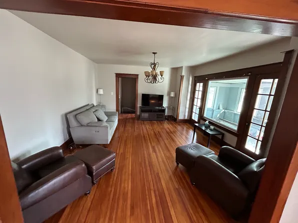 1017 S 17th St, Lincoln, NE 68508