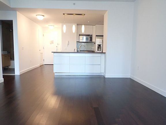 3rd image of 306 Gold St #D11