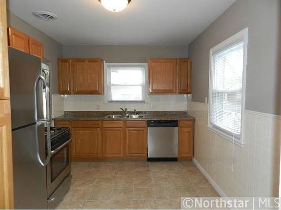 4th image of 1762 Arlington Ave E