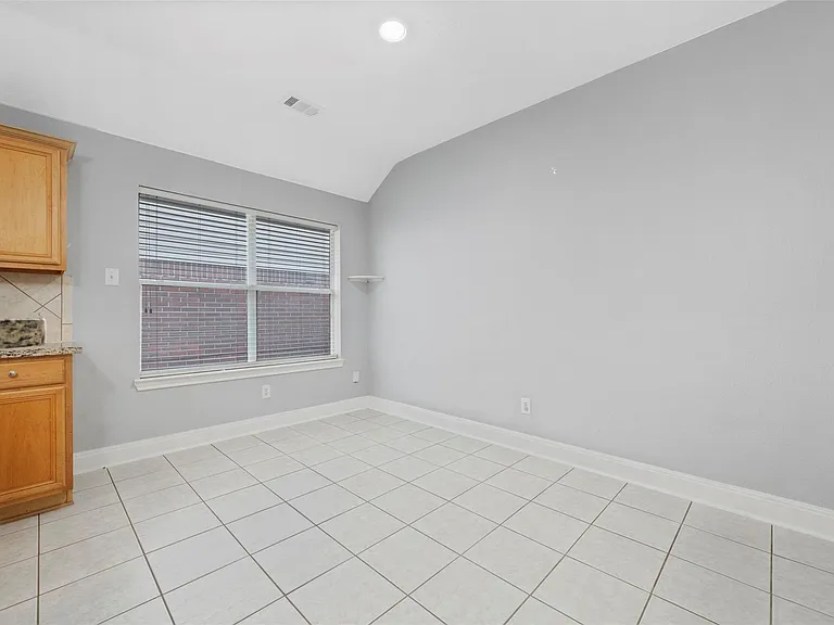 18235 Silver Timber Ct — Photo 11