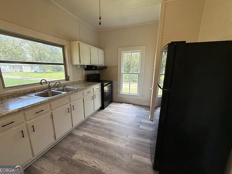 604 Shy St — Photo 32
