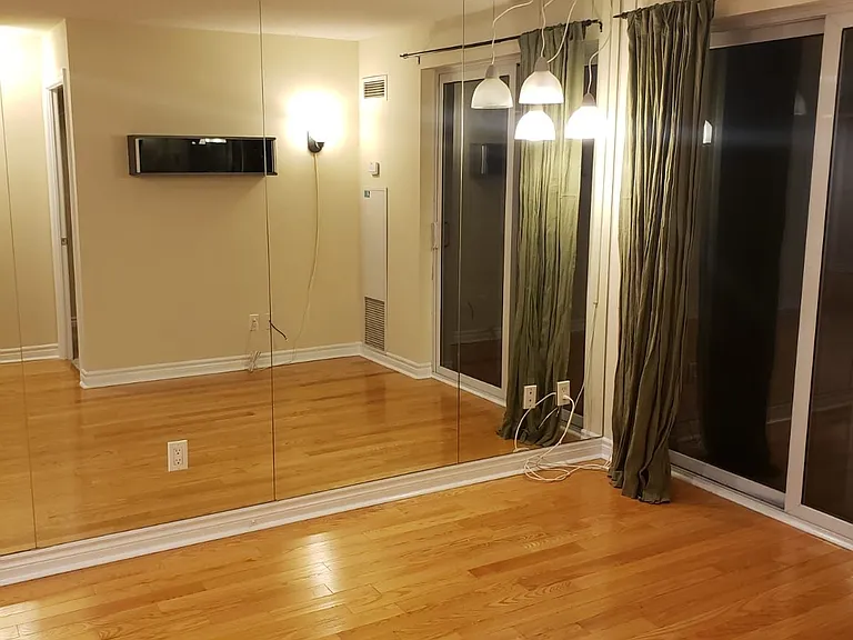 270 Wellington St W #502 — Photo 7