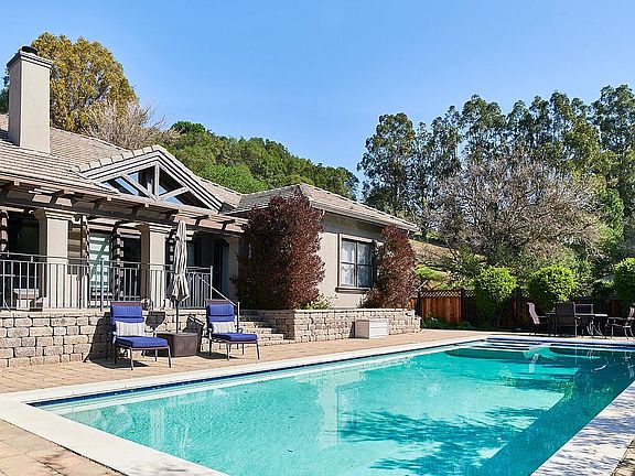 5th image of 829 Vine Hill Way