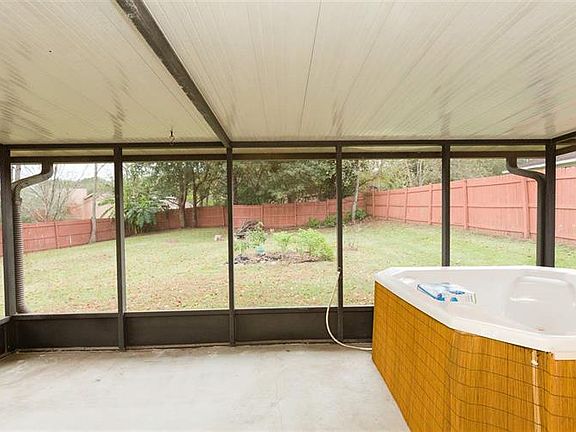 3rd image of 1641 Twin Lakes Cir