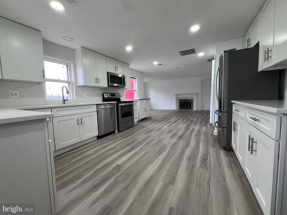 3rd image of 3723 W Ox Rd