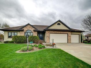 4961 Meadow Side Ln, Waunakee, WI 53597