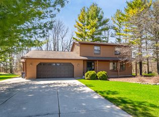 2073 Clearview Cir, Sheboygan, WI 53083