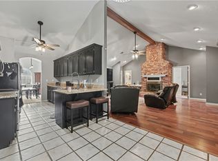 910 Raintree Ct, Siloam Springs, AR 72761