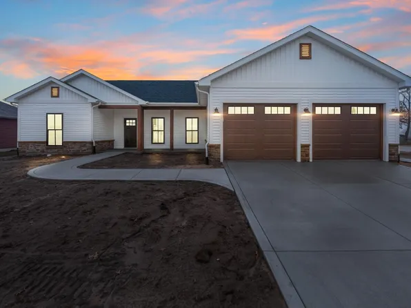 536 Juniper St NW, Demotte, IN 46310