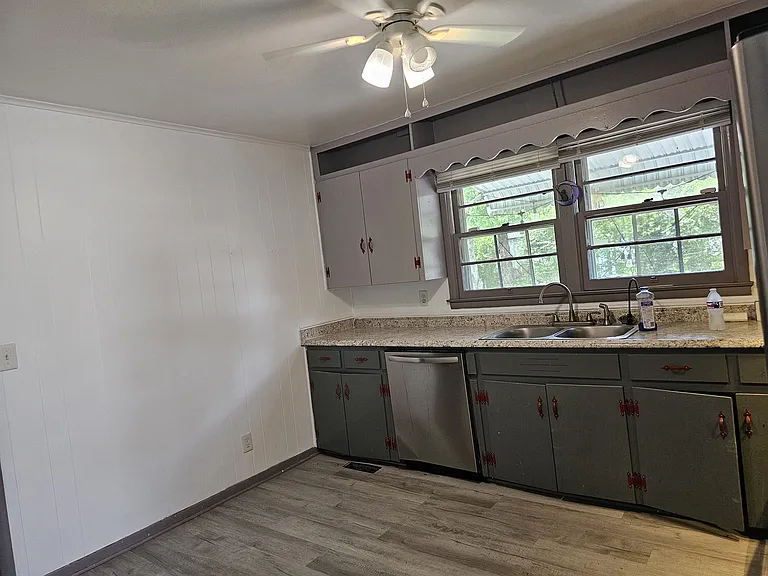 208 Chestnut Dr — Photo 6