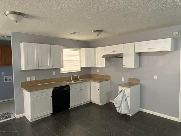 3rd image of 7931 Southaven Cir W