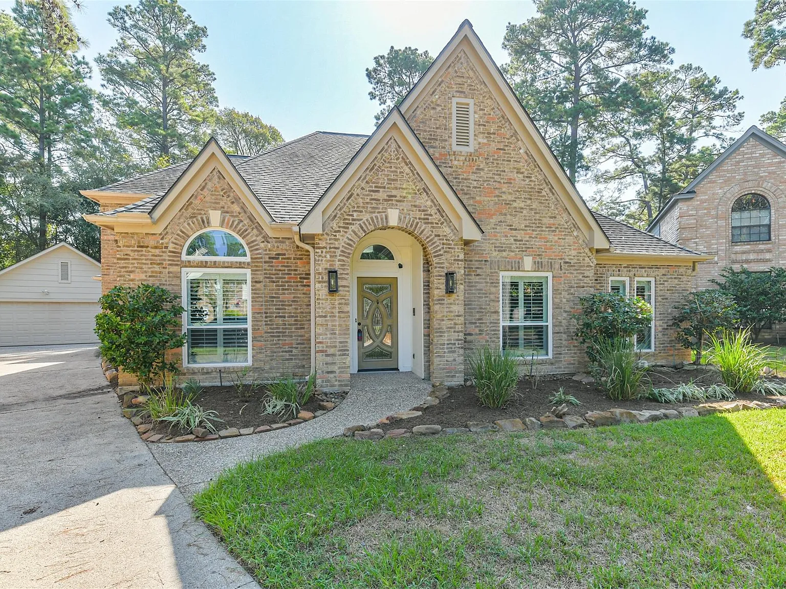 3 bed, 2.5 bath, 2723 sqft, $4,300 — Photo 2