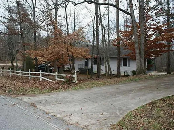 3211 Country Ln, Gainesville, GA 30506