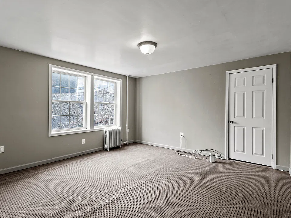520 Delaware Ave #2