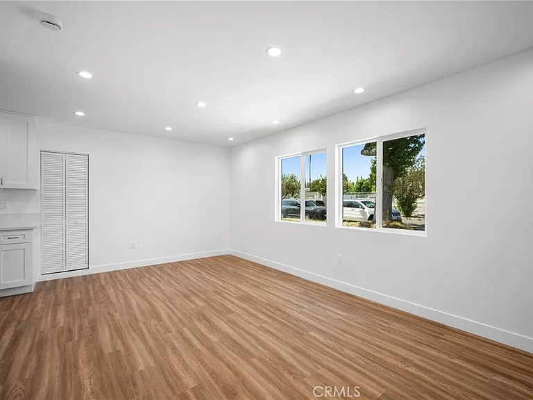 16034 Liggett St — Photo 4