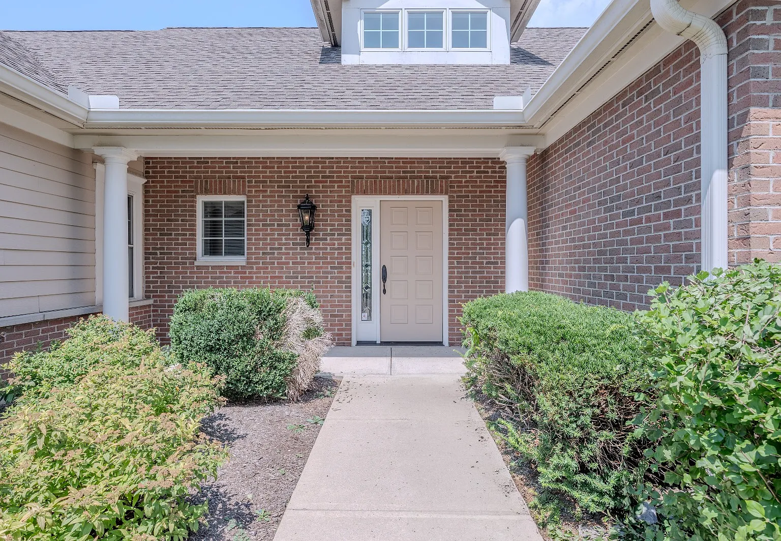 3 bed, 2.5 bath, 2177 sqft, $3,200 — Photo 1