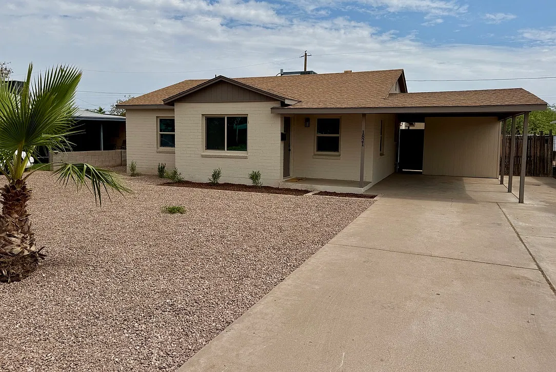 3 bed, 1103 sqft, $2,000 — Photo 1