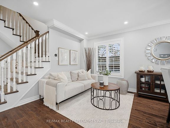 3rd image of 2150 Jardine Cres