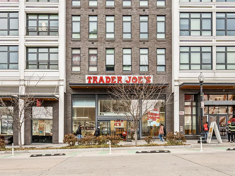 Trader Joes Grocery Store