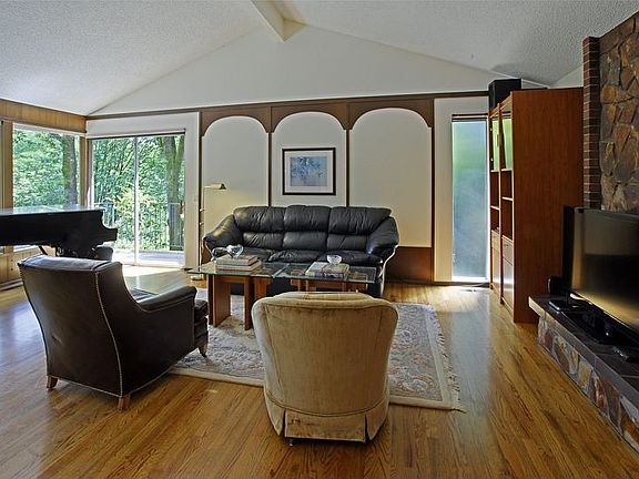 2nd image of 12522 SE 48th Pl