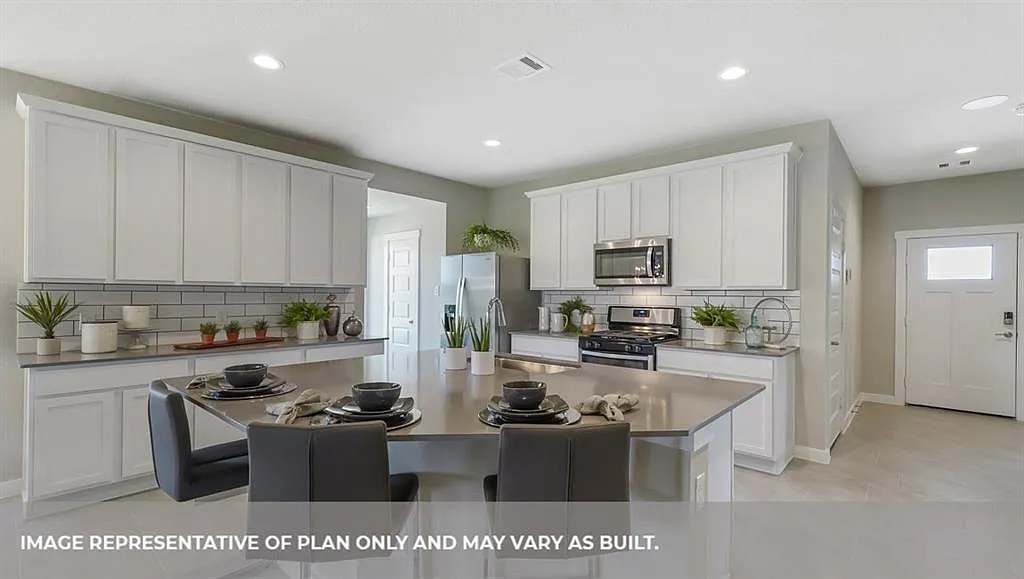 4 bed, 2.0 bath, 2067 sqft, $2,450 — Photo 4