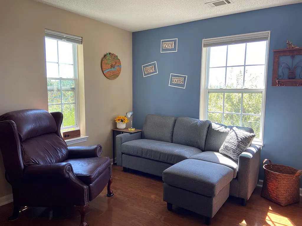 3 bed, $2,100 — Photo 3