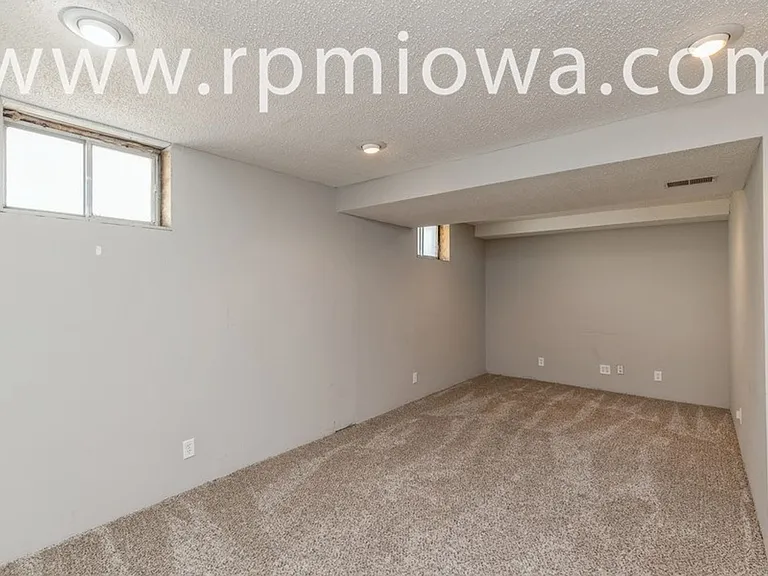 2537 NW 17th St — Photo 10