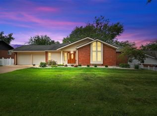 506 Glenmeadow Dr, Ballwin, MO 63011