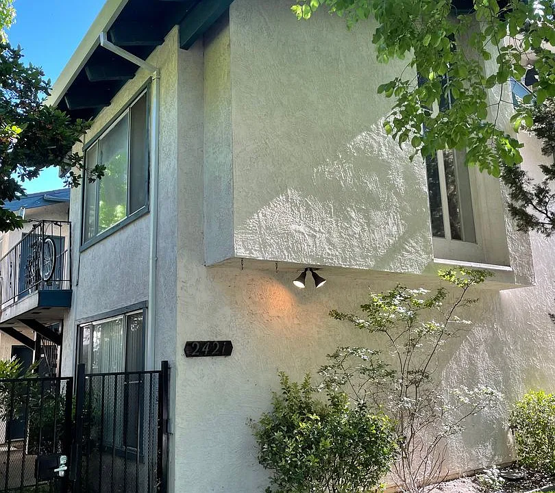 2421 I St