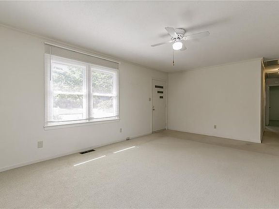 4th image of 2830 McKinney St