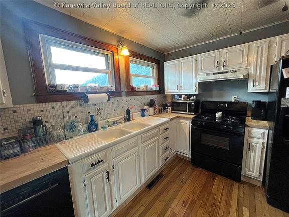3rd image of 309 Riverside Dr
