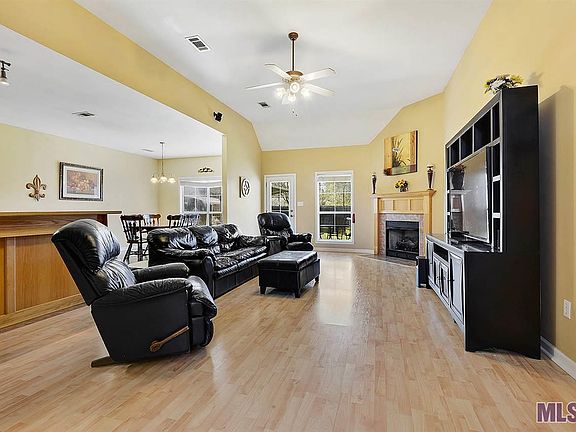 4th image of 26637 Parkwood Dr