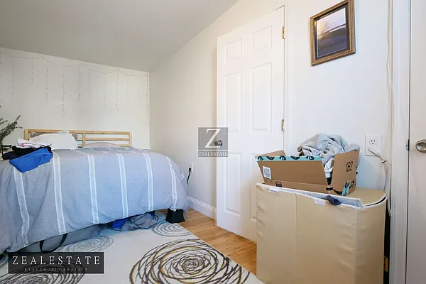 Rented by ZealEstate Group Inc | media 33