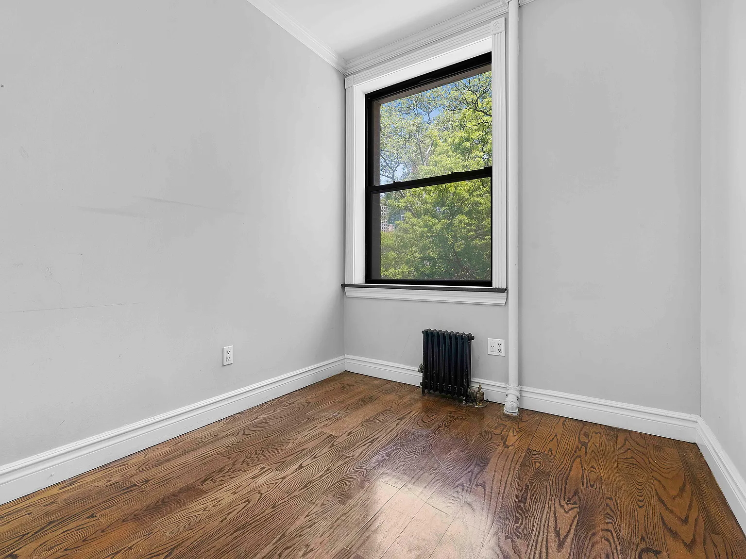 326 East 35th Street — Photo 1