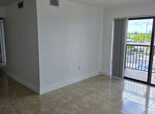 3945 SW 89th Ave #301, Miami, FL 33165