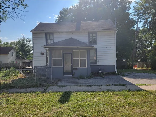 910 E 11th St, Des Moines, IA 50316