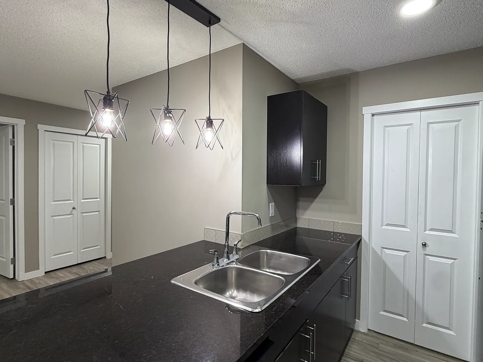 2 bed, 800 sqft, $1,650 — Photo 3
